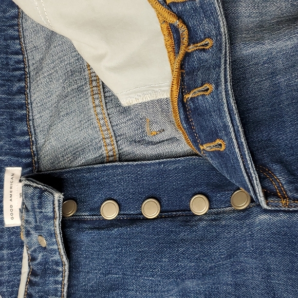 Good American Cut-off Fold Over Waistband Jeans - Picture 8 of 15